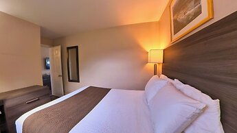 Maple Leaf Inn & Suites