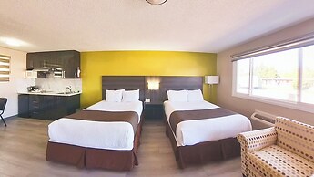 Maple Leaf Inn & Suites