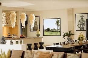 Black Beach Villa - Absolute Beachfront