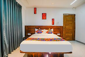 Fabhotel Crystal Inn