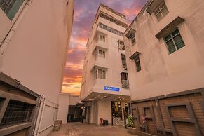 Fabhotel Royale Basant Residency
