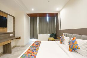 FabHotel Royale 116- Nr. Supertech Medicare Polyclinic Noida
