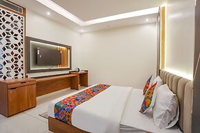 FabHotel Royale 116- Nr. Supertech Medicare Polyclinic Noida