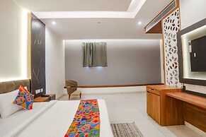 FabHotel Royale 116- Nr. Supertech Medicare Polyclinic Noida