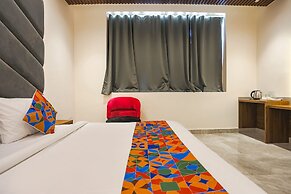 FabHotel Royale 116- Nr. Supertech Medicare Polyclinic Noida