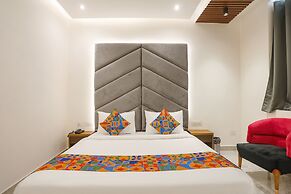 FabHotel Royale 116- Nr. Supertech Medicare Polyclinic Noida