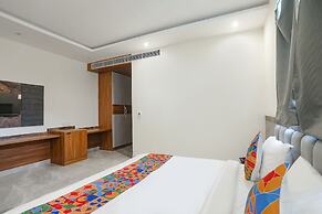 FabHotel Royale 116- Nr. Supertech Medicare Polyclinic Noida