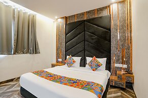 FabHotel Royale 116- Nr. Supertech Medicare Polyclinic Noida