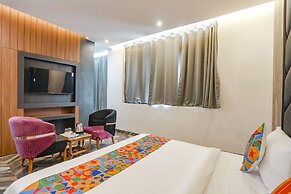 FabHotel Royale 116- Nr. Supertech Medicare Polyclinic Noida