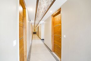 FabHotel Royale 116- Nr. Supertech Medicare Polyclinic Noida