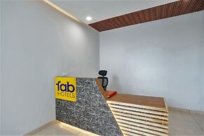FabHotel Royale 116- Nr. Supertech Medicare Polyclinic Noida