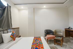 FabHotel Royale 116- Nr. Supertech Medicare Polyclinic Noida