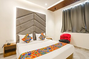 FabHotel Royale 116- Nr. Supertech Medicare Polyclinic Noida