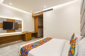 FabHotel Royale 116- Nr. Supertech Medicare Polyclinic Noida