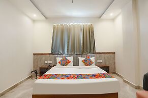 FabHotel Royale 116- Nr. Supertech Medicare Polyclinic Noida