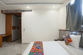 FabHotel Royale 116- Nr. Supertech Medicare Polyclinic Noida