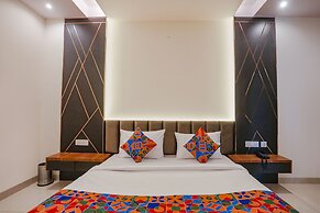 FabHotel Royale 116- Nr. Supertech Medicare Polyclinic Noida