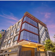 FabHotel Royale 116- Nr. Supertech Medicare Polyclinic Noida