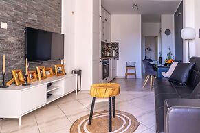 Modern Apartment With Balcony, Near Shopping Mall