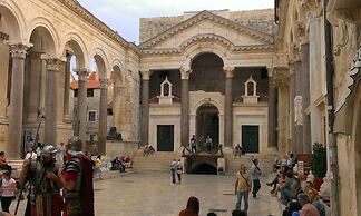 Modern Apartment With Balcony, Near Shopping Mall