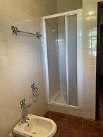 Farmhouse Sleeps 8 With Pool & Horses
