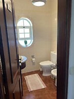 Farmhouse Sleeps 8 With Pool & Horses