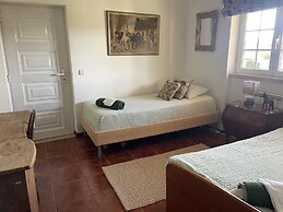 Farmhouse Sleeps 8 With Pool & Horses