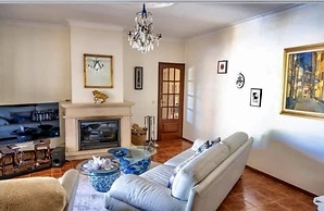 Farmhouse Sleeps 8 With Pool & Horses