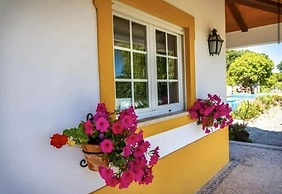 Farmhouse Sleeps 8 With Pool & Horses
