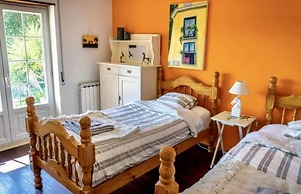 Farmhouse Sleeps 8 With Pool & Horses