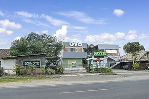 OYO Life 91027 Note Hotel Syariah