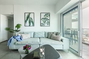 Opulent Ease 2BR Apt in Midtown
