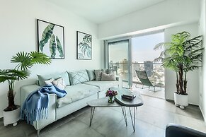 Opulent Ease 2BR Apt in Midtown