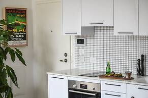 Artistic 2BD Apt w Balcony on Montefiore