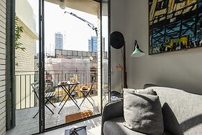 Artistic 2BD Apt w Balcony on Montefiore