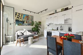 Artistic 2BD Apt w Balcony on Montefiore