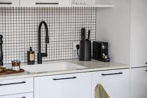 Artistic 2BD Apt w Balcony on Montefiore