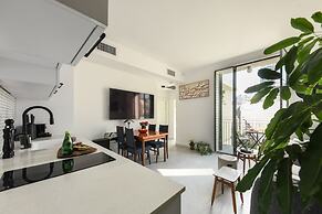 Artistic 2BD Apt w Balcony on Montefiore