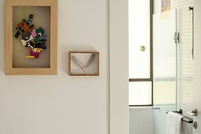 Artistic 2BD Apt w Balcony on Montefiore