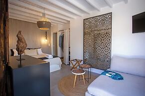 Nur Mykonian Suites
