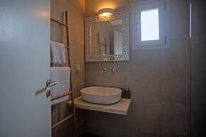 Nur Mykonian Suites