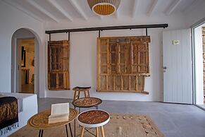 Nur Mykonian Suites