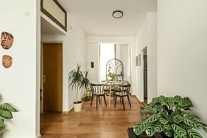 Stylish 2-Bedroom Green Oasis