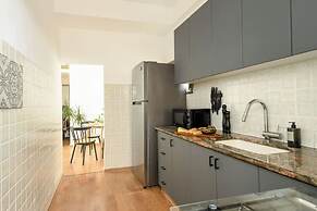 Stylish 2-Bedroom Green Oasis
