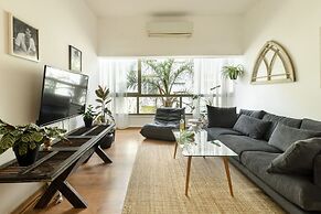Stylish 2-Bedroom Green Oasis