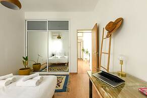 Stylish 2-Bedroom Green Oasis