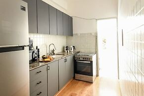 Stylish 2-Bedroom Green Oasis