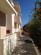 Amaryllis Front Beach Hotel