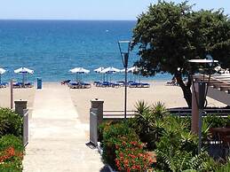 Amaryllis Front Beach Hotel
