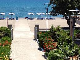 Amaryllis Front Beach Hotel